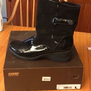 Khombu black women’s boots, never worn
